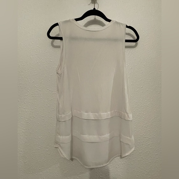 Michael Kors Women's M White Sleeveless Shell Top Blouse Gold Tone MK Logo - Picture 6 of 6